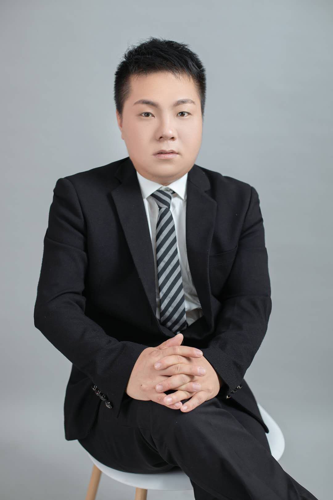 裴少革