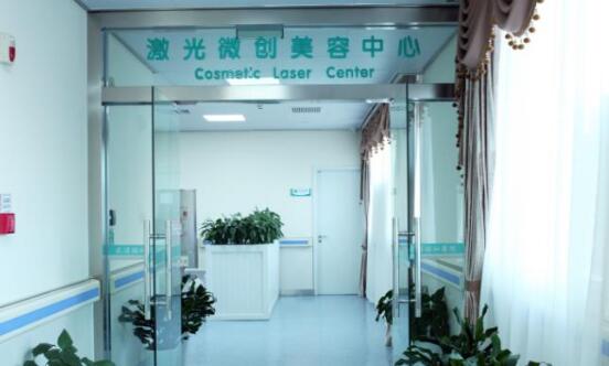杨杰做双眼皮怎么样