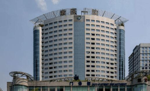 申霄割双眼皮技术怎么样