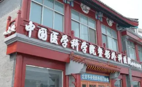 勒小雷割双眼皮多少钱